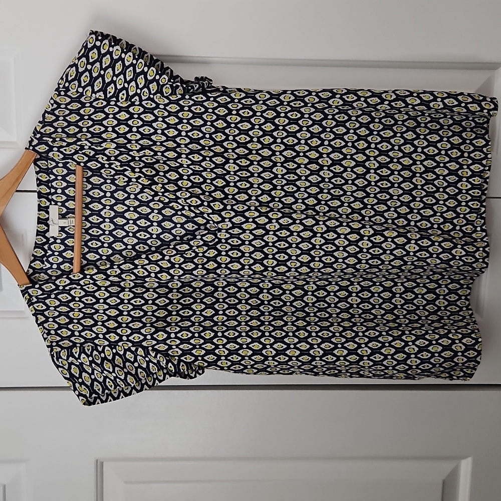 Joie silk top short sleeve v neck sz S geometric print